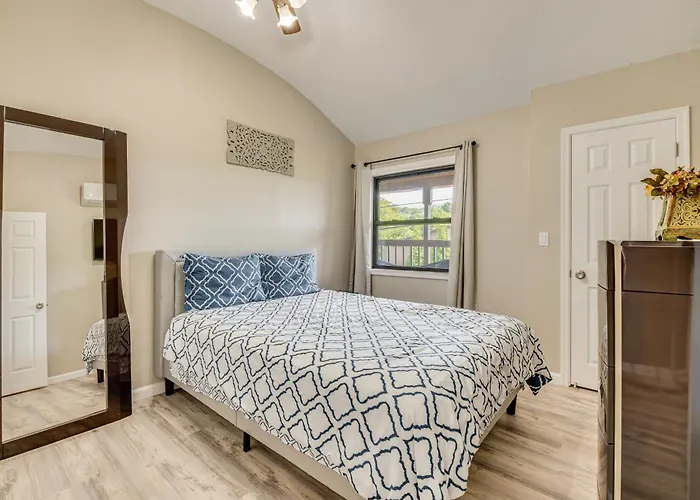 Walk To Harveys Lake! Modern Apt W/ Water Views