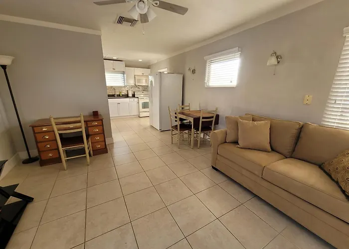 Cottage On Walking Distance To Nokomis Beach