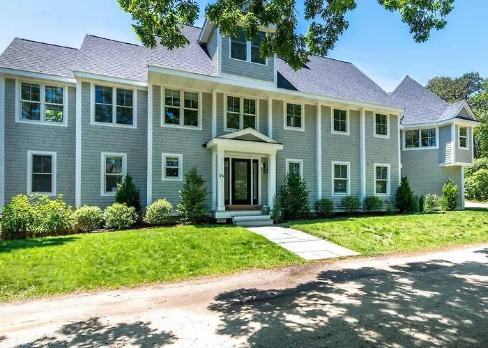 Large Family Home With Carriage House