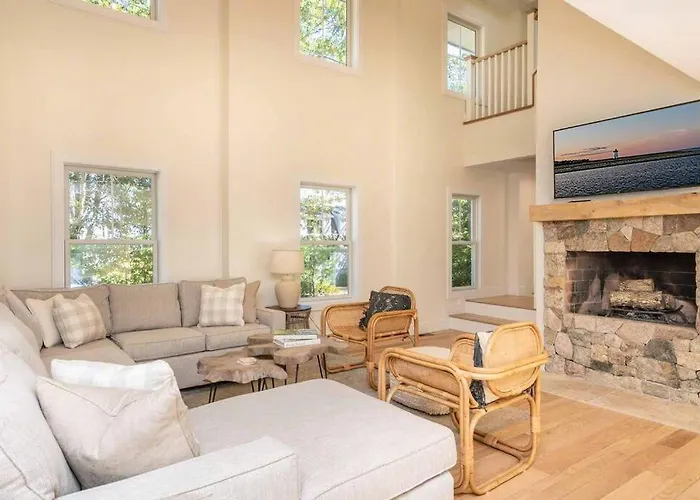 Large Family Home With Carriage House