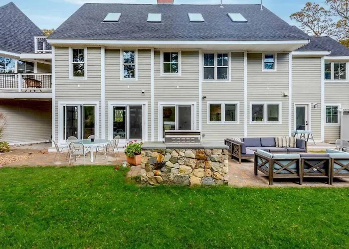 Large Family Home With Carriage House