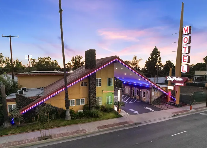 Sky Palm Motel - Orange