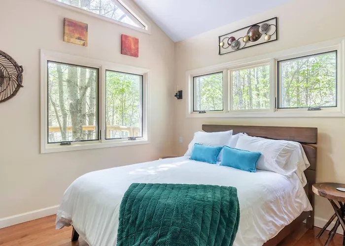 Maple Treehouse Cabin - Rustic Luxury Near Asheville