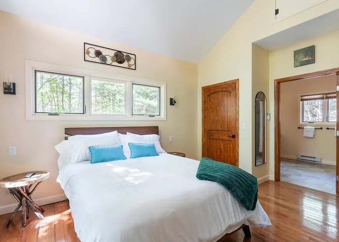 Maple Treehouse Cabin - Rustic Luxury Near Asheville