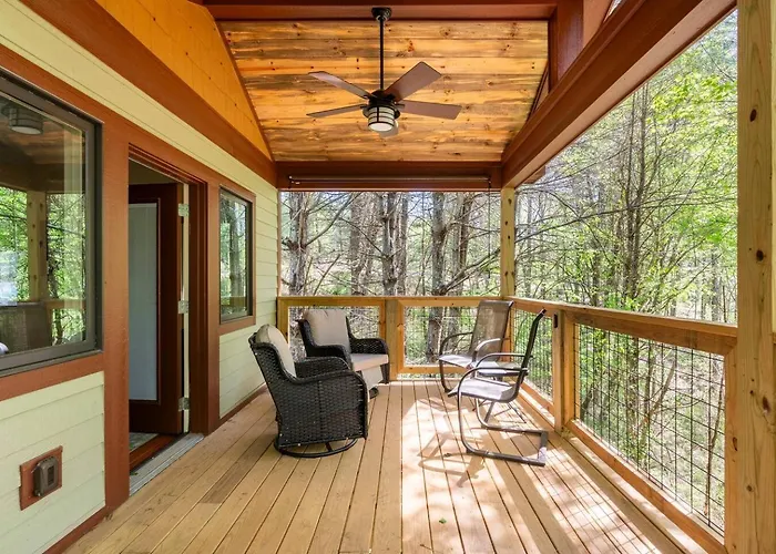 Maple Treehouse Cabin - Rustic Luxury Near Asheville