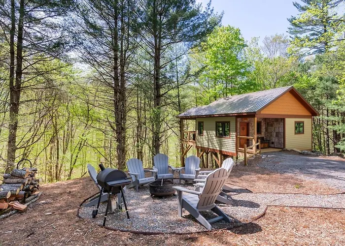 Maple Treehouse Cabin - Rustic Luxury Near Asheville