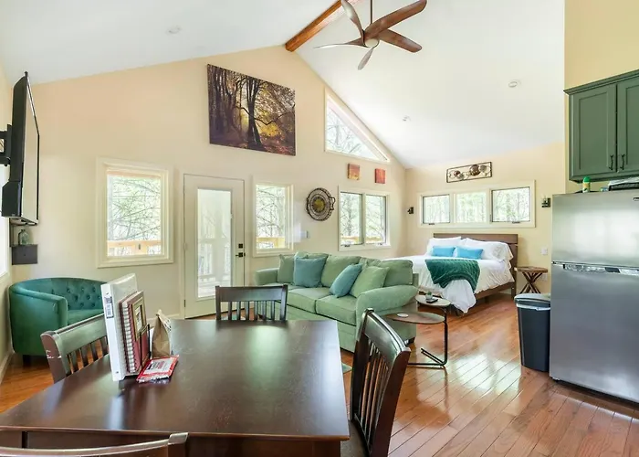 Maple Treehouse Cabin - Rustic Luxury Near Asheville