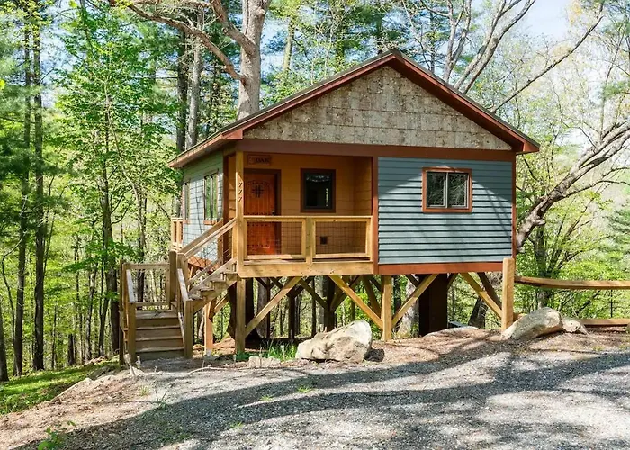 Oak Treehouse Cabin Rustic Luxury Near Asheville