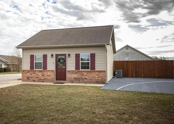 Tiny Home With Hot Tub Near Ft Leonard Wood!