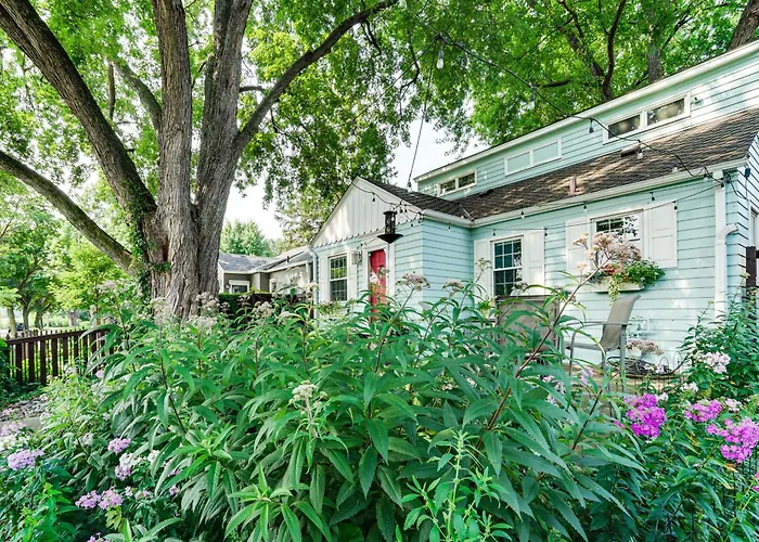 Chic Minneapolis Apt - 6 Blocks To Lake Nokomis!