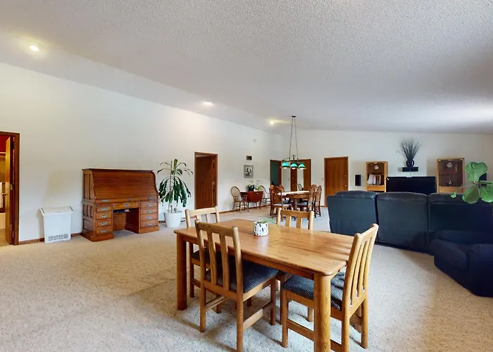 Cozy, Walkable Helena Apartment!