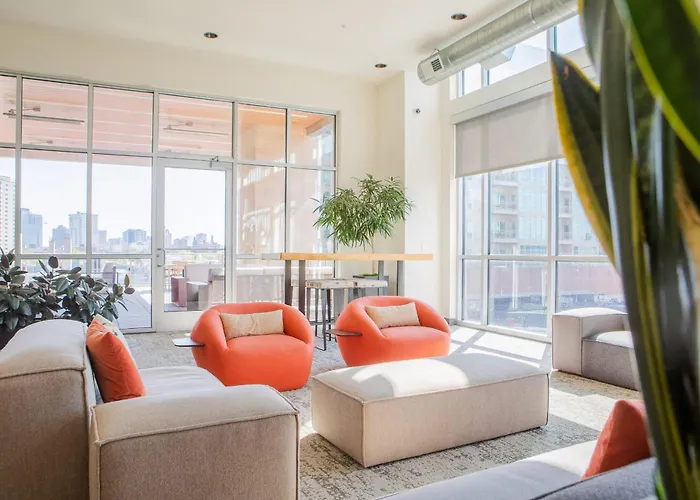 Luxury Studio Apt Near Brady St With Balcony And Lake View
