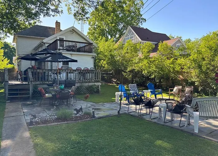 515Escape - Near Downtown, Private Backyard, Firepit, Bbq, Fun!
