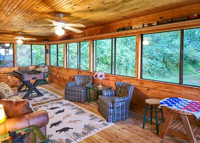 Smoky Mountain Cabin W/ Hot Tub & Views!