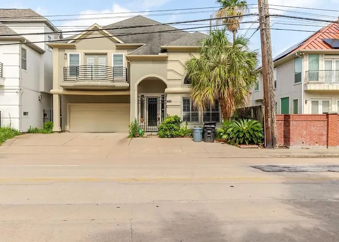Wanderlust Villa Near Galleria Mall