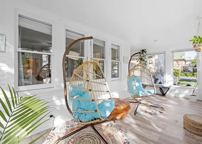 5Br 3Ba Family Retreat 2 Blocks From Beach