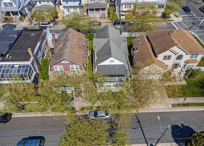 5Br 3Ba Family Retreat 2 Blocks From Beach
