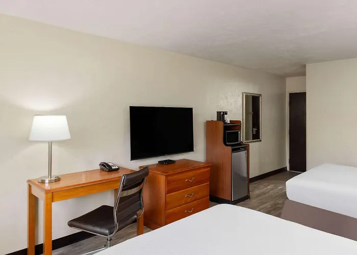 Super 8 By Wyndham Roseburg