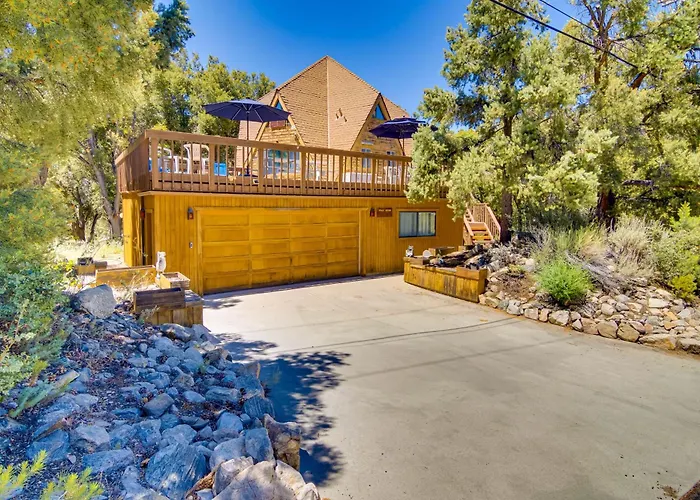 'Star House' Unique Home W/ 360 Mountain Views!