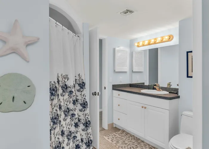 1 Bedroom / New Furniture / Direct Beach Access / Across From J.W. Marriott