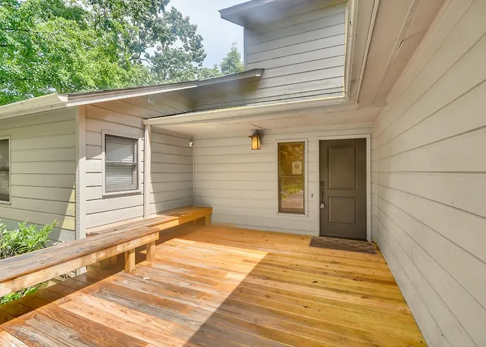 Deck & Mtn Views: Resort Home In Rumbling Bald!