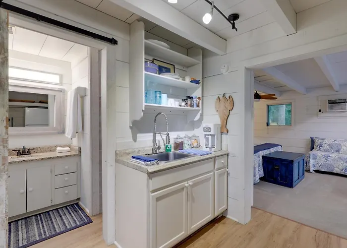 'Nantucket Cottage' W/ Fishing Dock + Sunsets