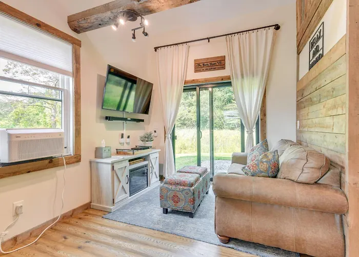 Historic Charm + Modern Luxury: 6 Mi To Stowe Mtn
