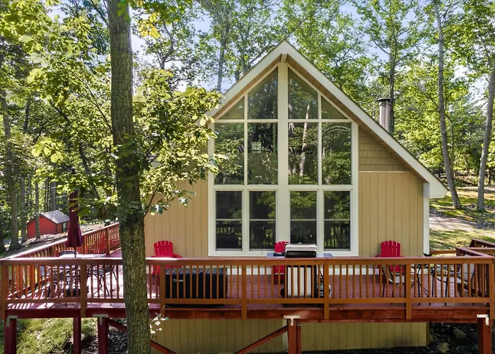 Modern Cabin W Hot Tub & Indoor Pool Gym Access!