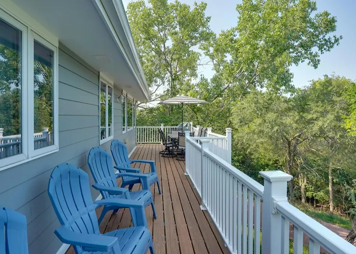 Family-Friendly 'Lakeview Cottage' W/ Deck & View