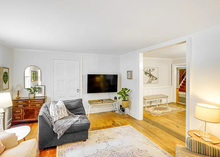 Historic Catskills Farmhouse: Ski, Hike & Relax!