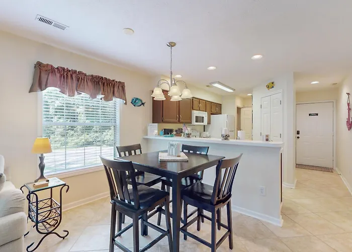 Balcony & Pool Access: 'Longs Cozy Haven'