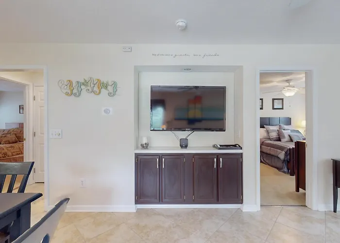 Balcony & Pool Access: 'Longs Cozy Haven'