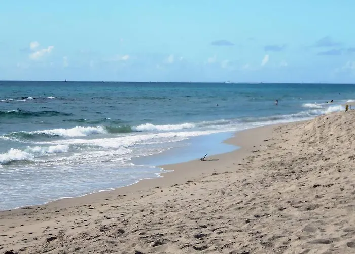 Spacious Villa, Pool, Water Views, Walk To Beach