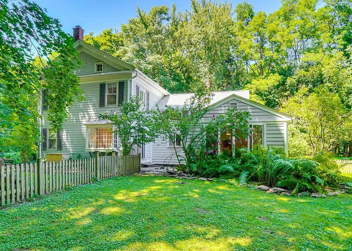 Historic Catskills Farmhouse: Ski, Hike & Relax!
