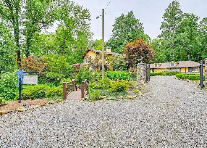'Chateau On Compass Creek' Quiet Hayesville Escape