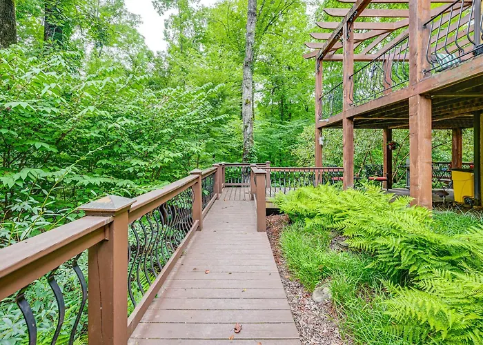 'Chateau On Compass Creek' Quiet Hayesville Escape