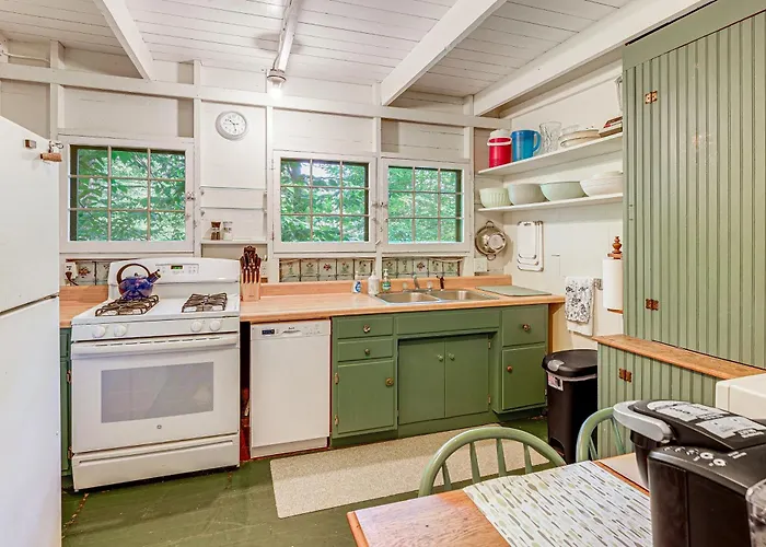 ~ 1 Mi To Dtwn Grand Haven: Lake Michigan Cabin