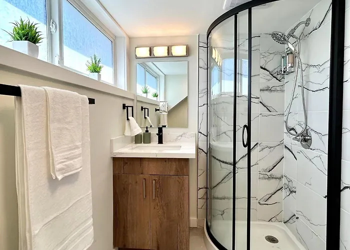 Chic, Cozy & New Prime Location With Ac, Street Parking #4