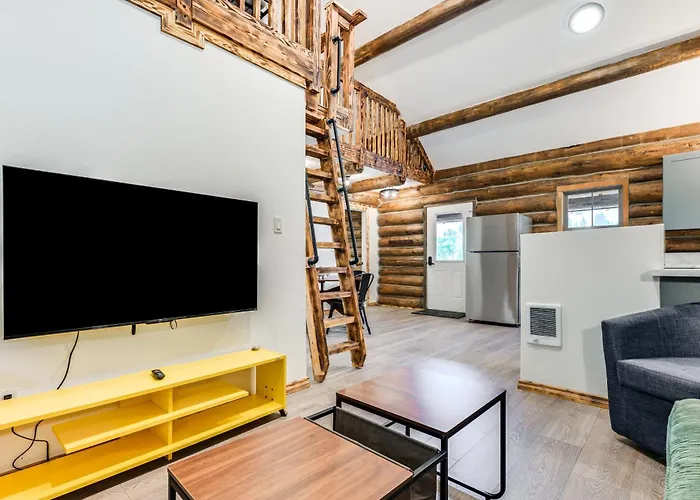 Cozy Melrose Cabin W/ Fire Pit: Walk To River!
