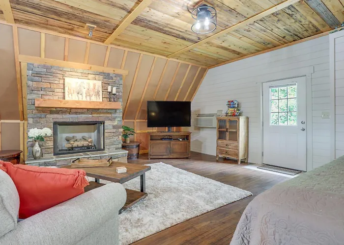 Lake Allatoona Area Studio W/ 2 Decks & Farm Views