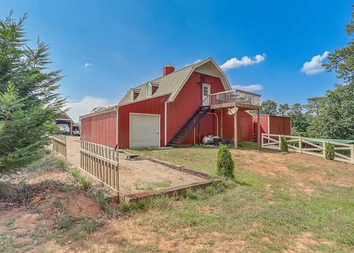 Lake Allatoona Area Studio W/ 2 Decks & Farm Views