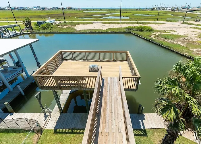 Right On The Canal Great For Fishing