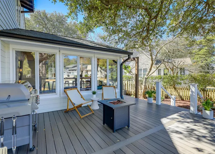 Waterfront Pine Knoll Shores Gem W/ Boat Dock