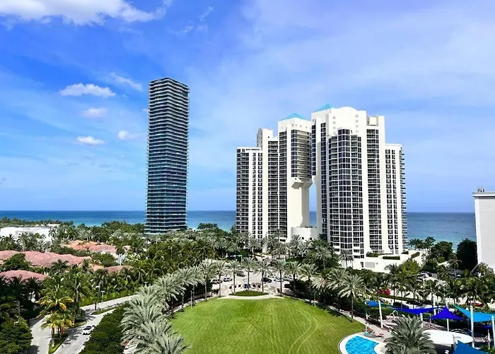 Beautiful And Big Apartment By The Beach