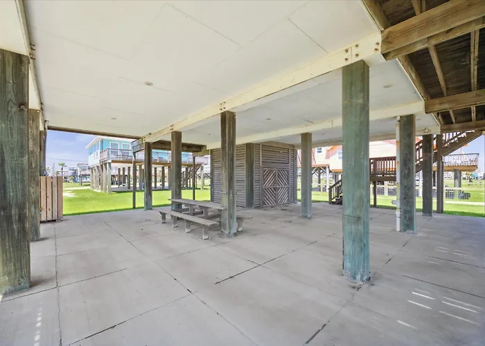 Surfside Retreat - Beautiful Views & Steps From The Beach!