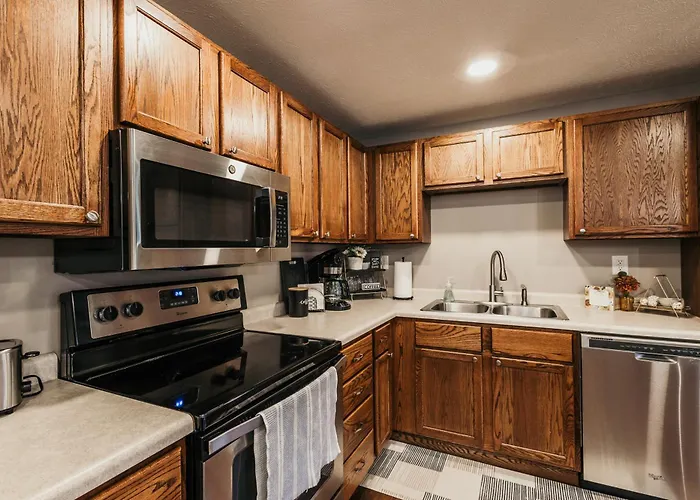 Indoor Hot-Tub! Spacious & Updated Mqt Township Home!