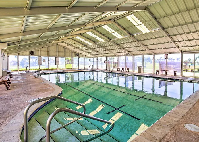 5 Mi To Beaches: Sunny Port Isabel Golf Retreat