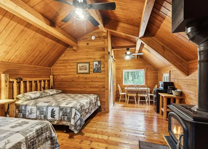 Lost Horse Lodge Double Queen Cabin 15