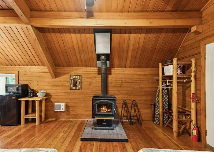 Lost Horse Lodge Double Queen Cabin 19 - Petsok