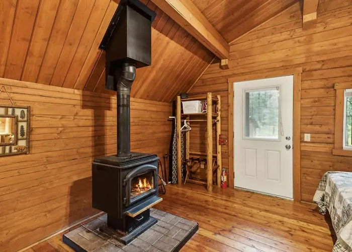 Lost Horse Lodge Double Queen Cabin 20